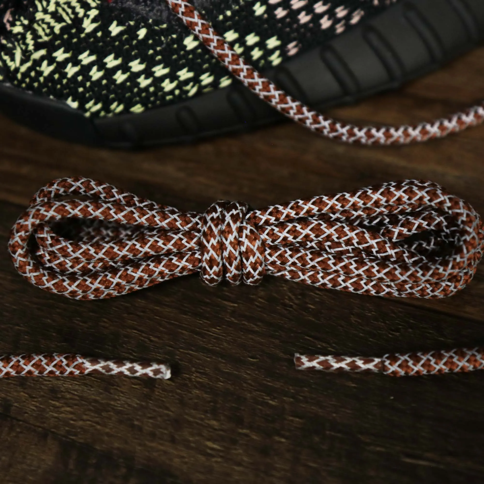 3M Reflective Brown Solid Shoelaces with Brown Aglets | 120cm Capswag