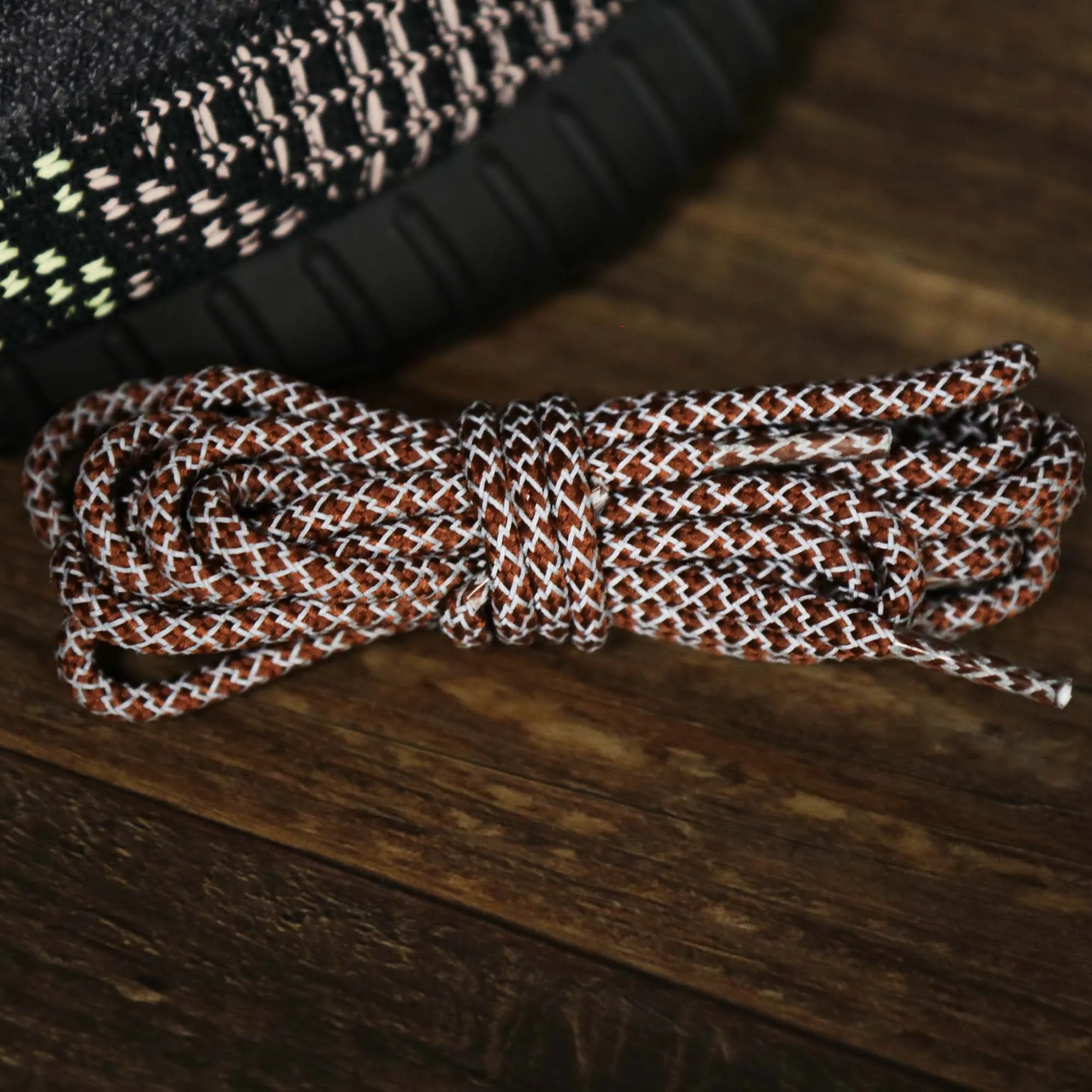 3M Reflective Brown Solid Shoelaces with Brown Aglets | 120cm Capswag