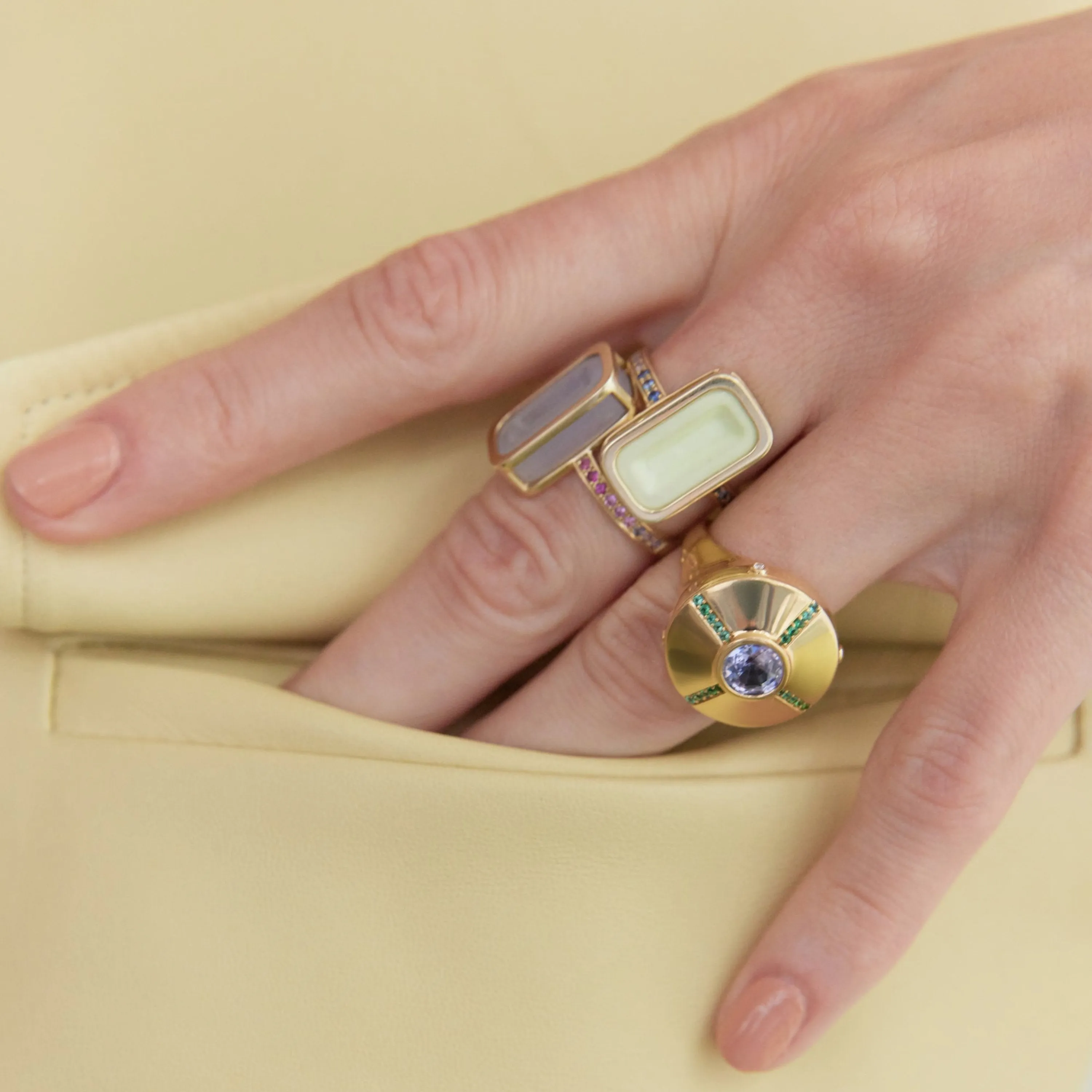 Pfefferminz ring mango stoned yellow gold with lemon chrysoprase and sapphire