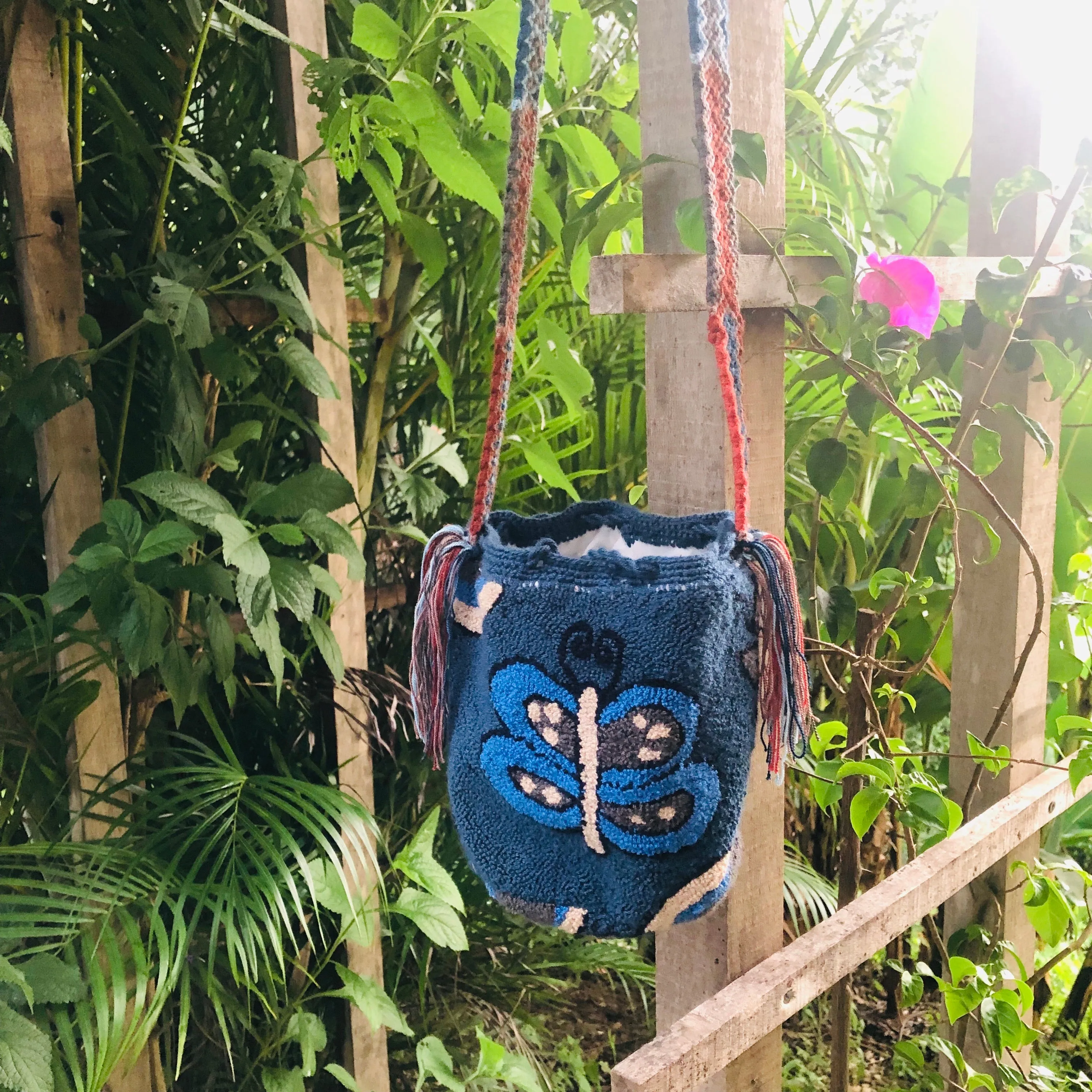 Small Blue Butterfly & Floral Design Mochila