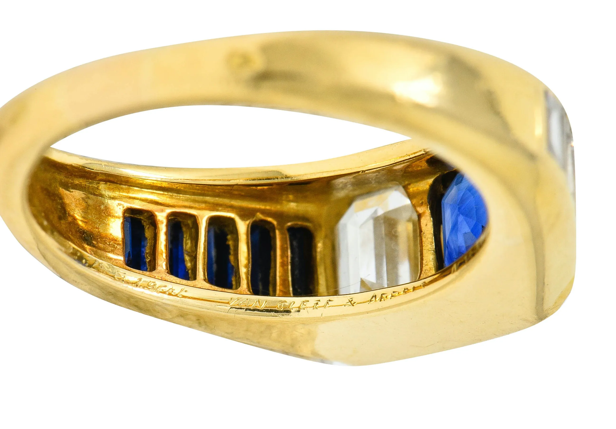 Van Cleef & Arpels 3.57 CTW Diamond Sapphire 18 Karat Gold French Unisex Vintage Ring