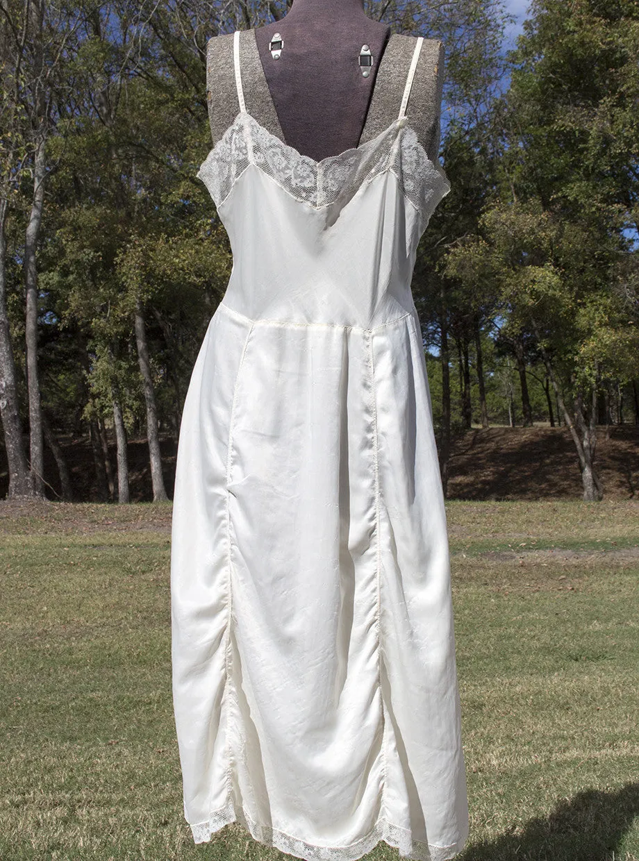 Vintage Women’s Intimates - Madonna Ivory Slip